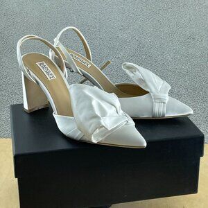 Badgley Mischka Women's ALEASE Pump, Soft White, 9 NWB S197